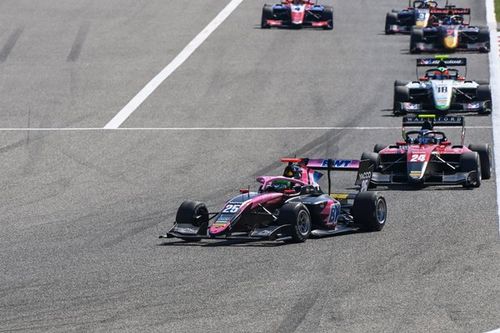 F3 Hungary: Tsolov wins as title leaders flounder